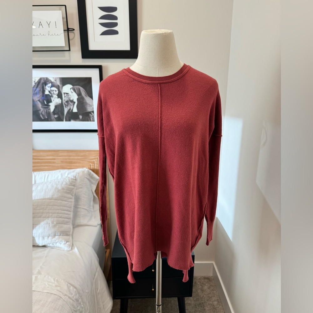 Coin 1804 Crewneck Sweater in Cranberry, SMALL